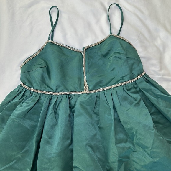 Band Of Stars Dresses & Skirts - NWT Band Of Stars Fit & Flare Satin Mini Dress Emerald Green Empire Waist Size 8